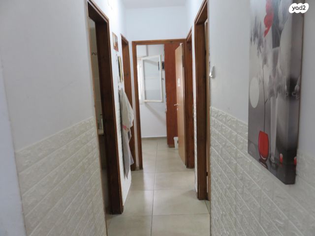 דירה, הורדים 4, רכסים, רכסים