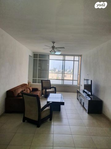 דירה, הגיבור האלמוני 44, יד אליהו, תל אביב יפו