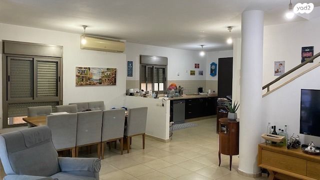 דו משפחתי, גדרה הצעירה, גדרה