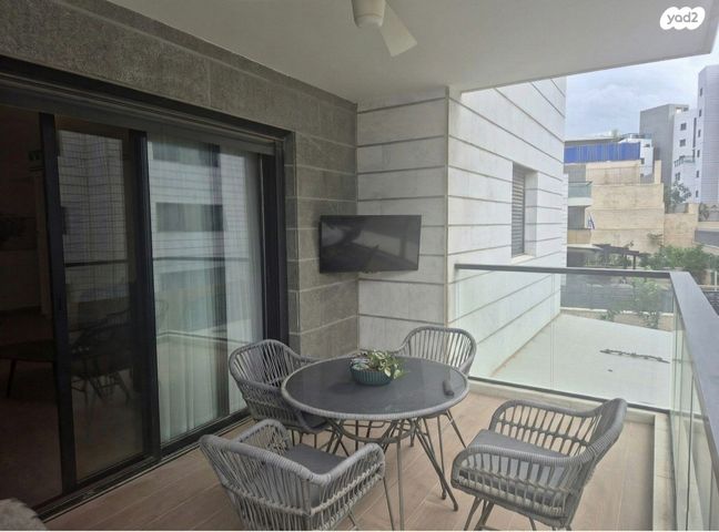 דירה, יצחק נבון, מורשת, מודיעין מכבים רעות