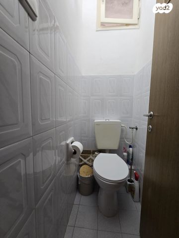 דירה, מנדלי מוכר ספרים, בת ים