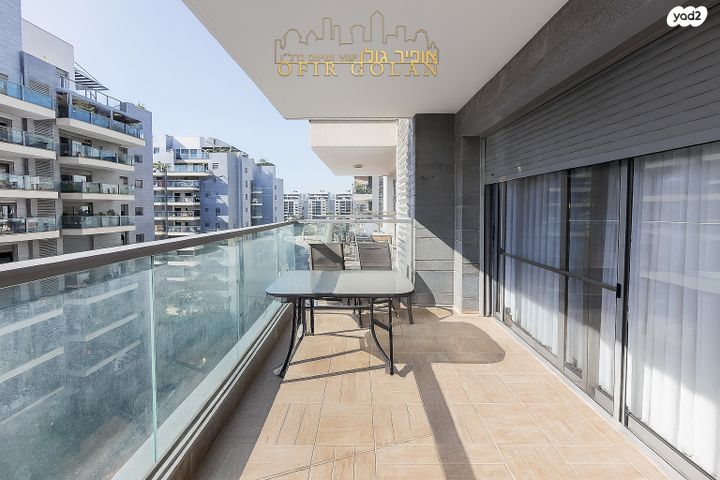 דירה, הרצליה