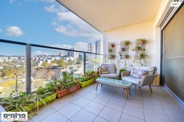 דירה, דרך כרמית, עין כרם, ירושלים