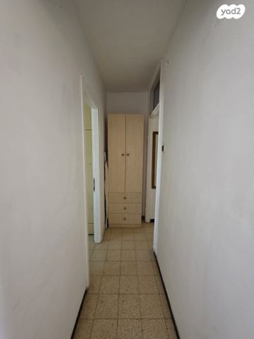 דירה, נעורים, ערד