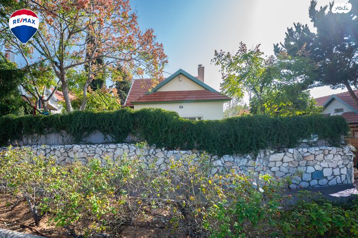 דו משפחתי, הכובשים, זכרון יעקב