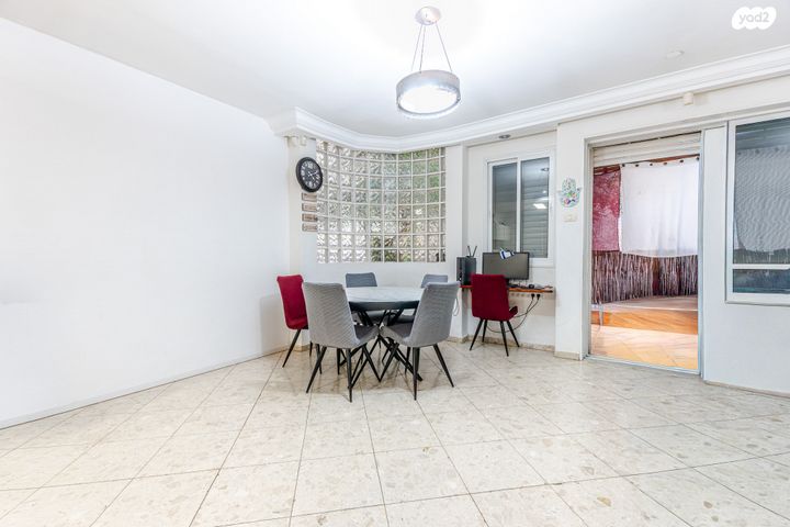 דו משפחתי, האר"י הקדוש, מחנה יהודה, פתח תקווה