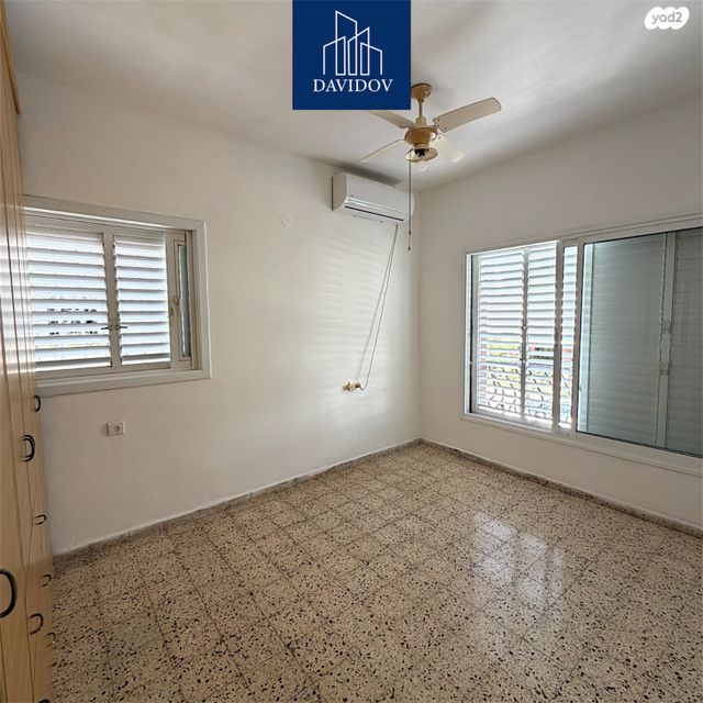 דירה, י"א באדר, נאות רחל, חולון