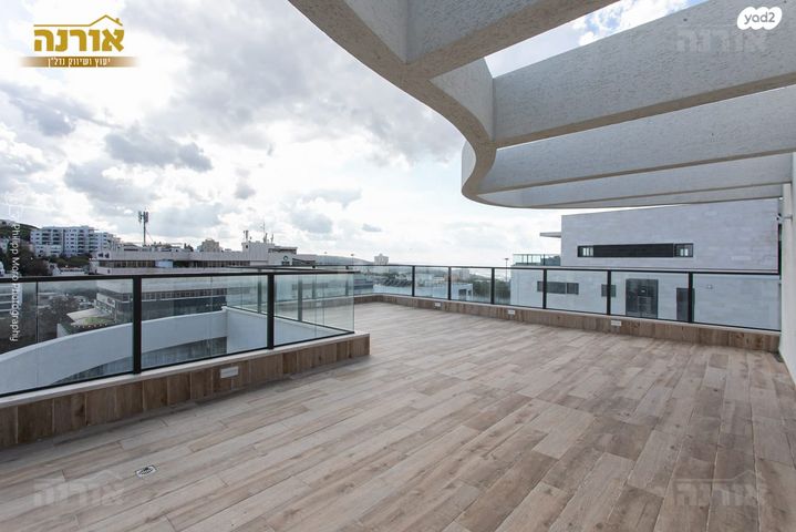 גג/ פנטהאוז, בנימין ד'ישראלי, אחוזה, חיפה