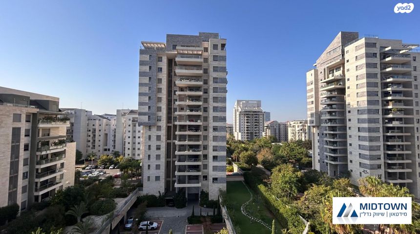 דירה, קרן המוסיקה, הזמר העברי, כפר סבא