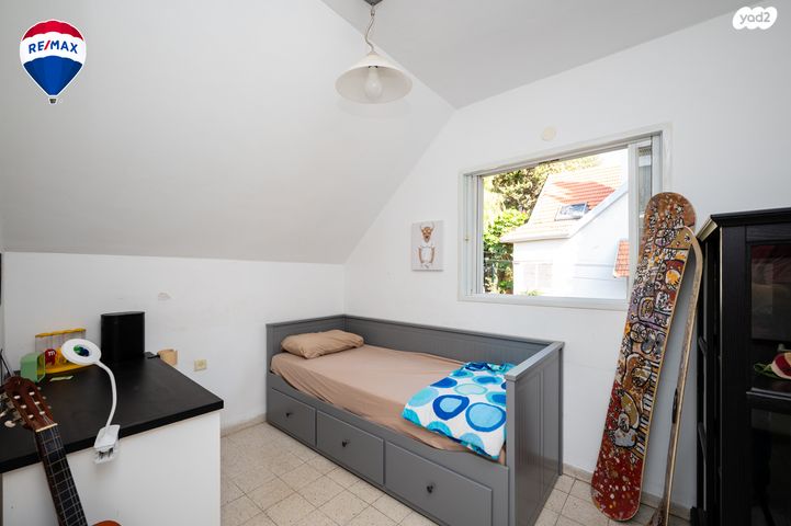 דו משפחתי, הכובשים, זכרון יעקב