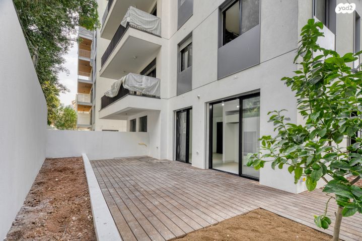 זכרון יעקב 11