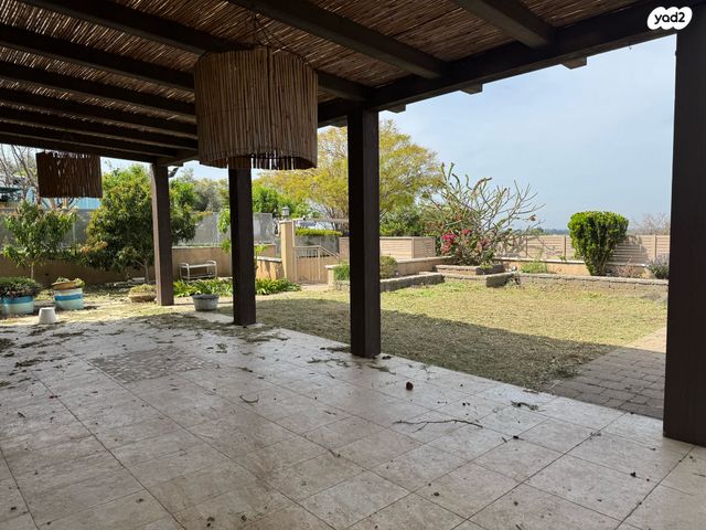 בית פרטי/ קוטג', אחיהוד בן שלומי, הראשונים, שלומי