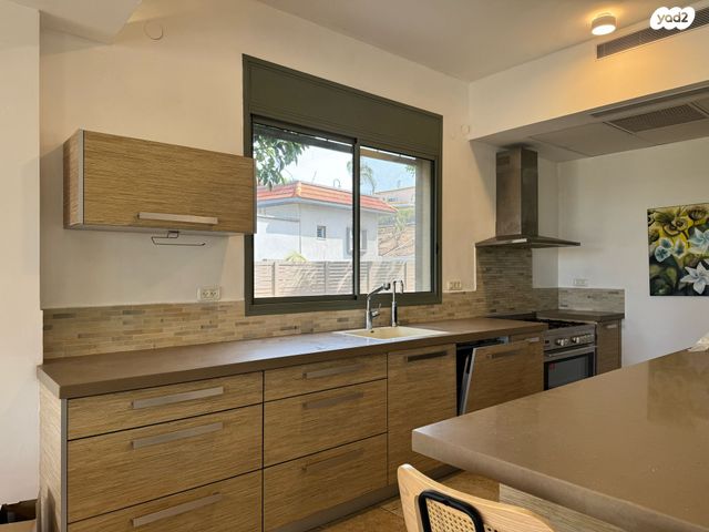 בית פרטי/ קוטג', אחיהוד בן שלומי, הראשונים, שלומי