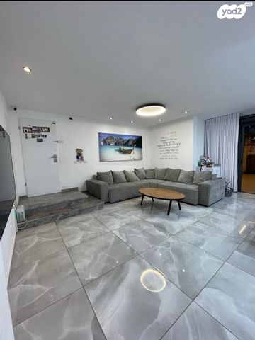 דירה, ז'בוטינסקי, עצמאות יוספטל, בת ים