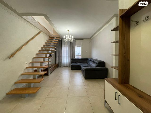 גג/ פנטהאוז, חיים, קרית ביאליק