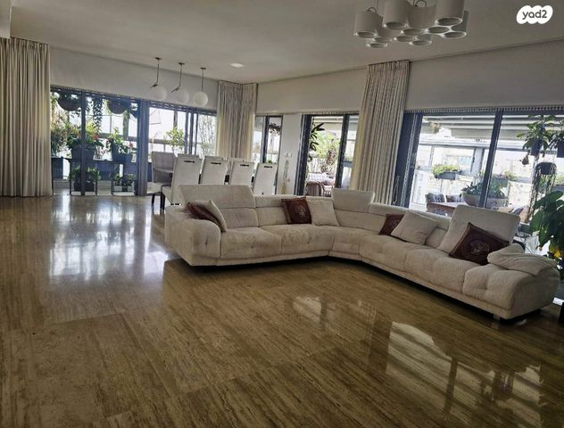 יונתן רטוש 10