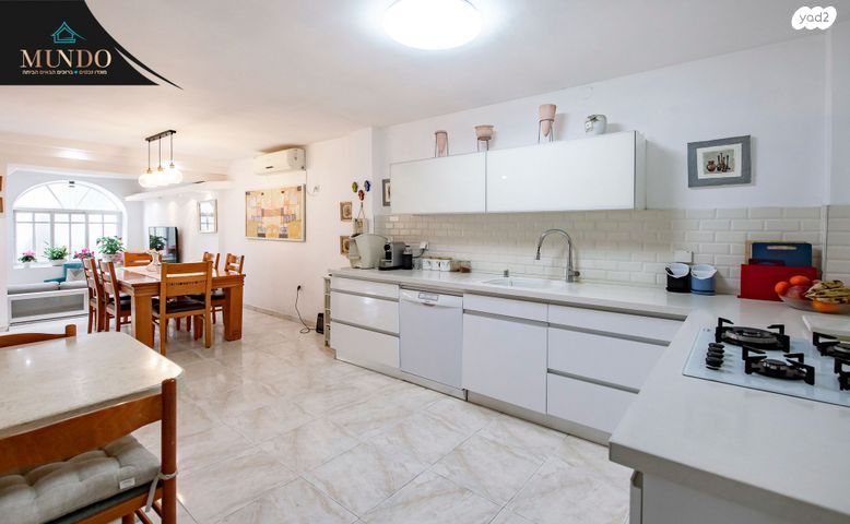 דו משפחתי, הסנונית, באר יעקב