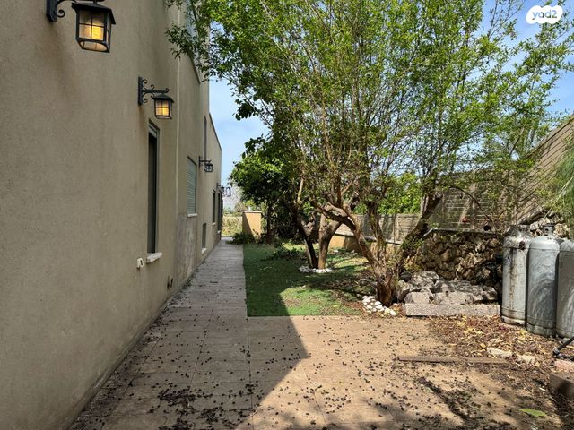 בית פרטי/ קוטג', אחיהוד בן שלומי, הראשונים, שלומי