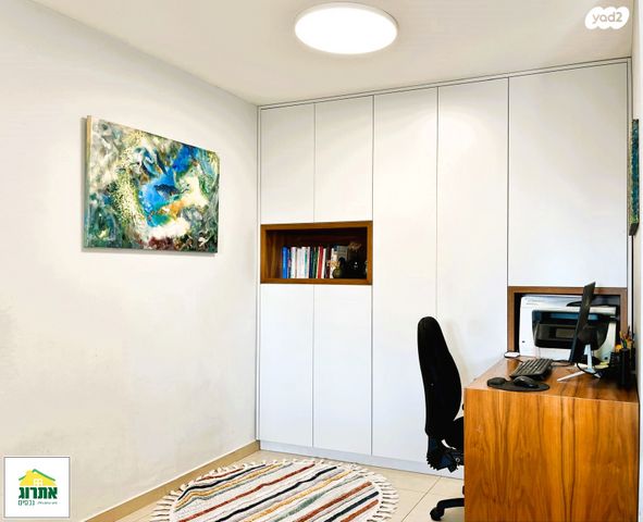 דירה, צור יצחק