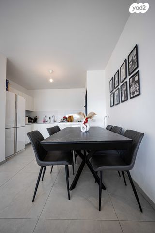 דירה, האחים, נווה שמיר רמת בית שמש ה-1, בית שמש