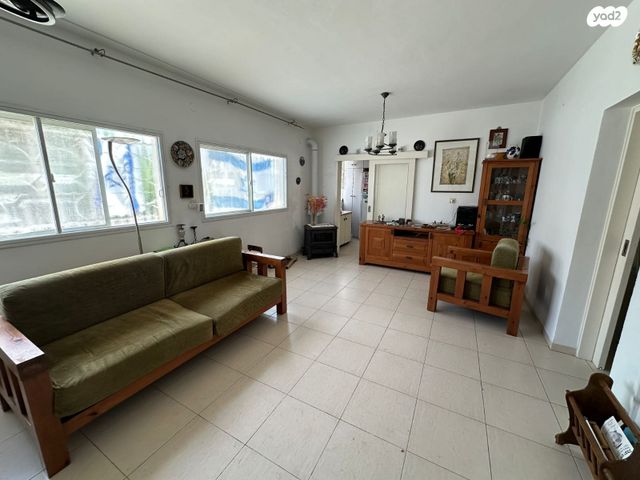 דירת גן, ז'בוטינסקי 9, עמידר, טירת כרמל