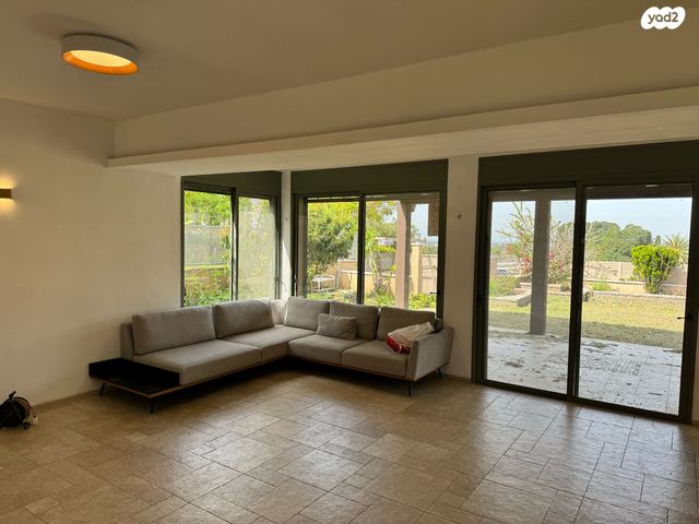 בית פרטי/ קוטג', אחיהוד בן שלומי, הראשונים, שלומי