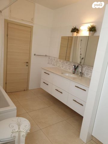 דירה, אחד העם, מרכז, הרצליה