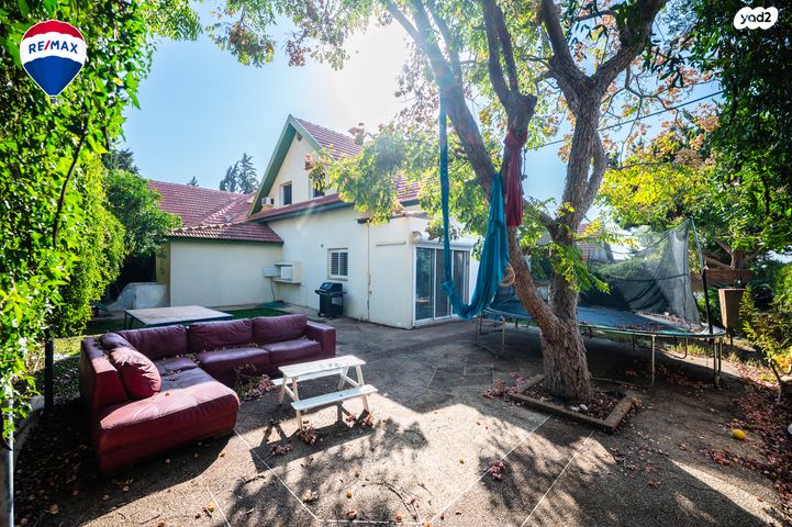 דו משפחתי, הכובשים, זכרון יעקב