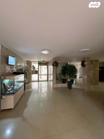 דירה, יוסף בורג, הנרקיסים, קרית מלאכי