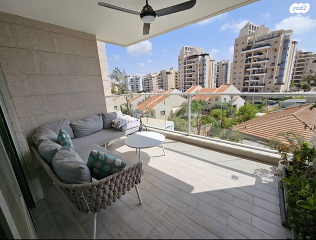 דירה, פרץ ברנשטיין, ברנע, אשקלון