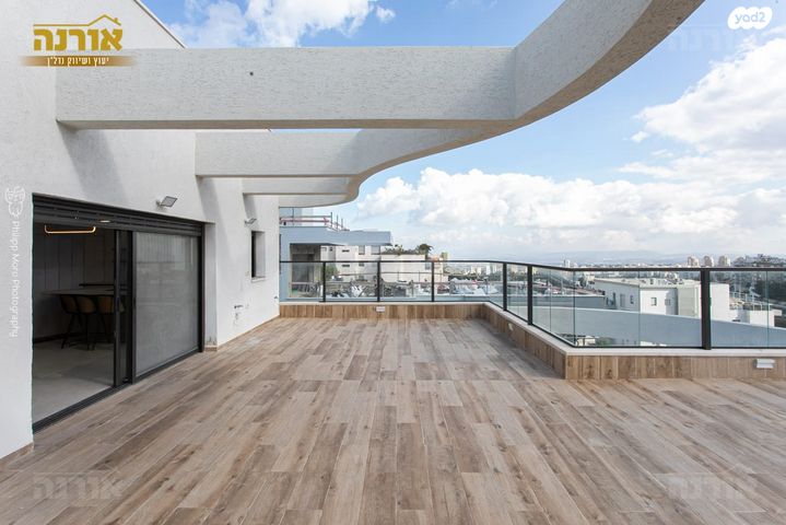 גג/ פנטהאוז, בנימין ד'ישראלי, אחוזה, חיפה