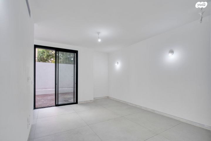 זכרון יעקב 11