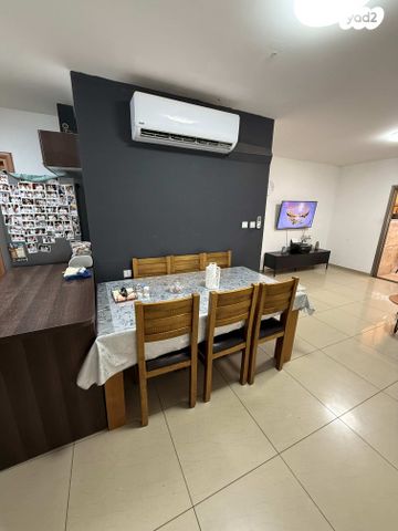 דירה, יוסף בורג, הנרקיסים, קרית מלאכי