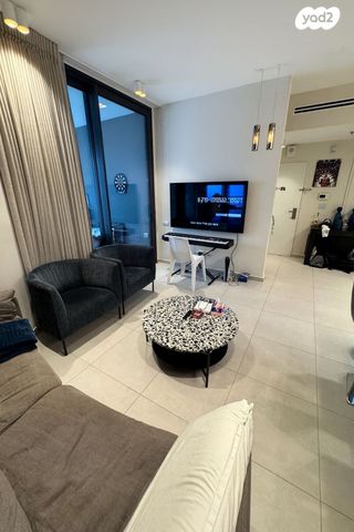 מונטיפיורי, הרכבת