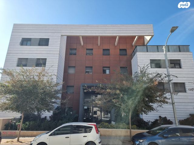 דירה, יצחק נבון, מורשת, מודיעין מכבים רעות