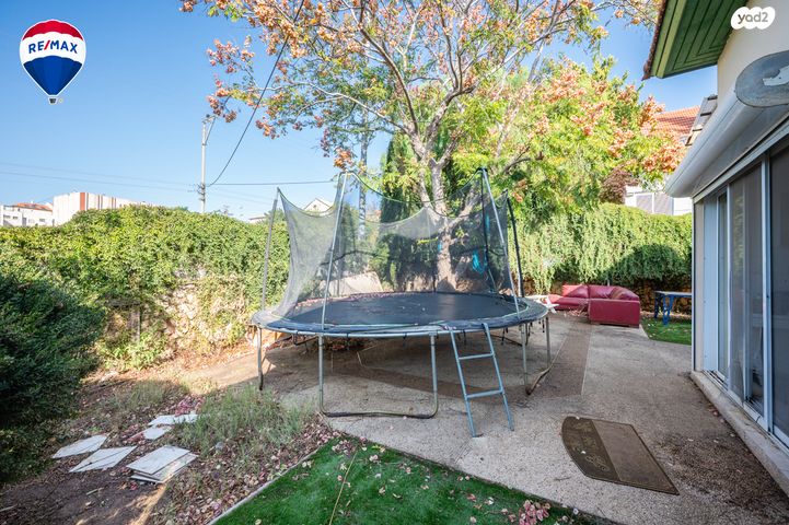 דו משפחתי, הכובשים, זכרון יעקב