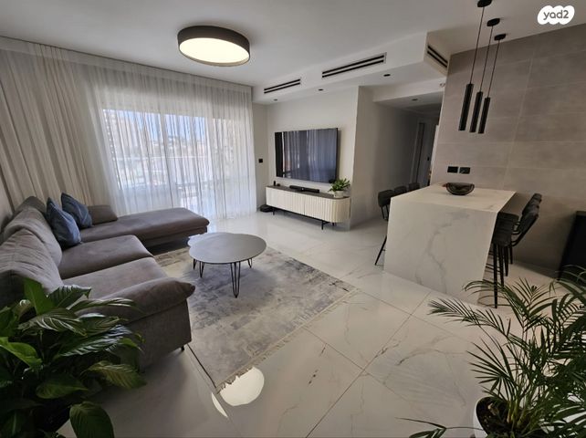 דירה, פרץ ברנשטיין, ברנע, אשקלון