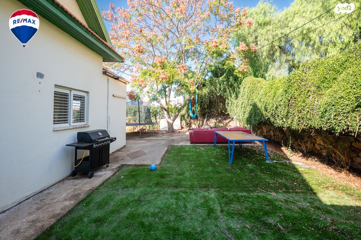 דו משפחתי, הכובשים, זכרון יעקב