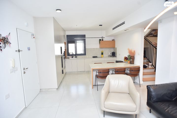 דופלקס, חיים הרצוג, גדרה הצעירה, גדרה