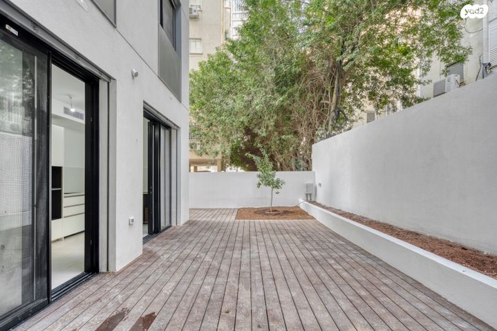 זכרון יעקב 11