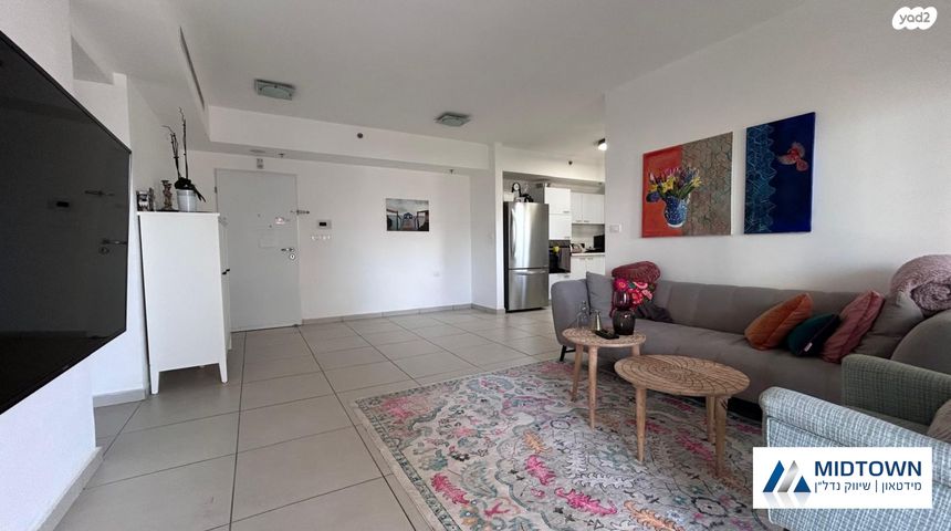 דירה, קרן המוסיקה, הזמר העברי, כפר סבא