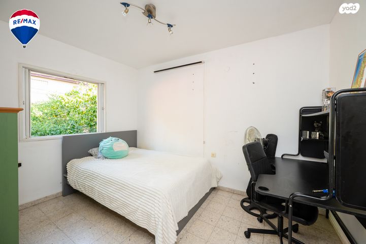 דו משפחתי, הכובשים, זכרון יעקב