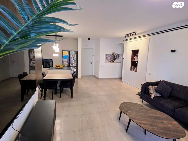 דירה, יצחק נבון, מורשת, מודיעין מכבים רעות