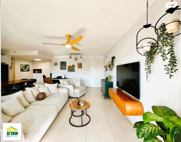 דירה, צור יצחק