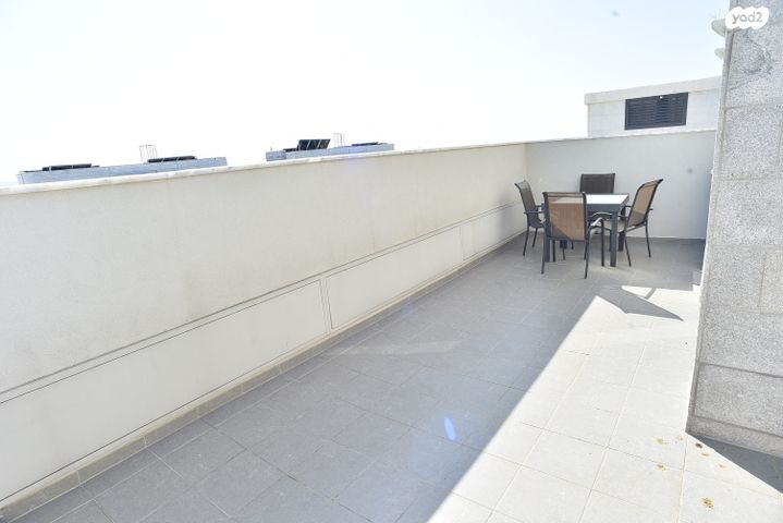 דופלקס, חיים הרצוג, גדרה הצעירה, גדרה