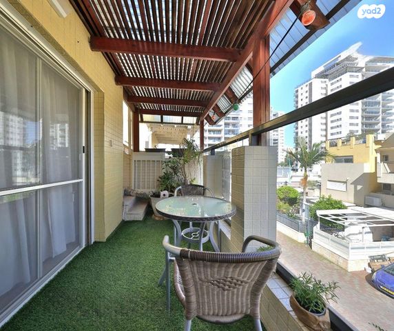 גג/ פנטהאוז, הרבנית חיה מושקא, חיפה