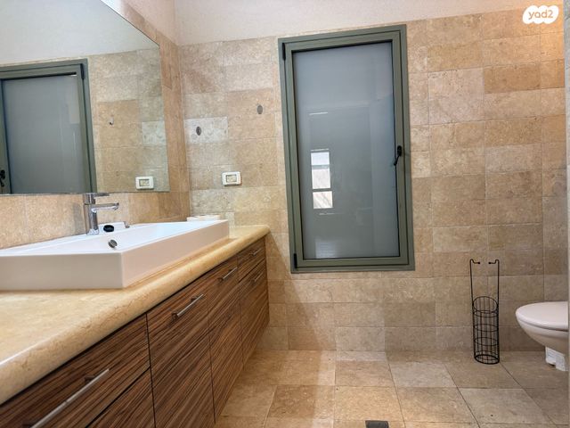 בית פרטי/ קוטג', אחיהוד בן שלומי, הראשונים, שלומי