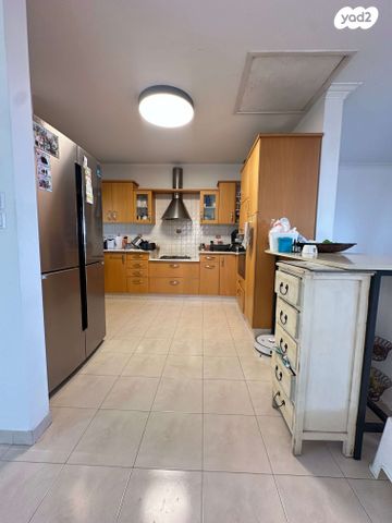 דו משפחתי, אלפי מנשה