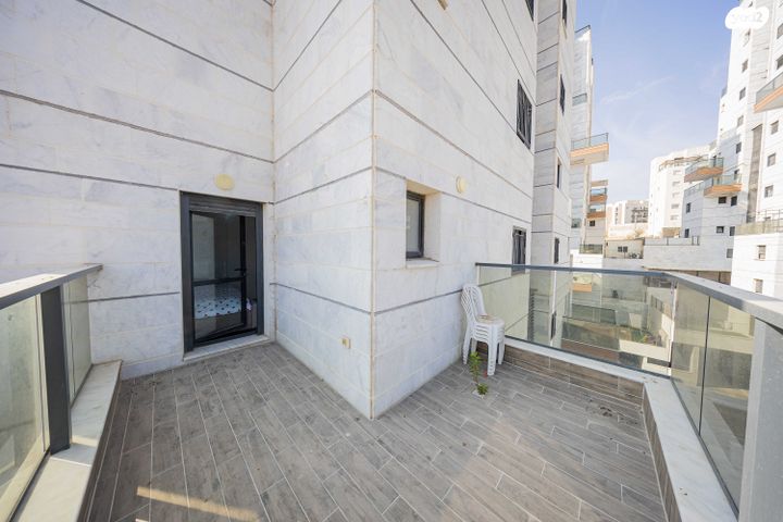 דירה, האחים, נווה שמיר רמת בית שמש ה-1, בית שמש