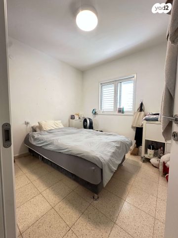 דו משפחתי, אלפי מנשה